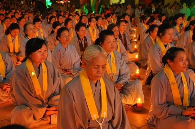 Phật tử đạo tràng Pháp Hoa miền Bắc trong lễ kỷ niệm Phật thành đạo năm 2015