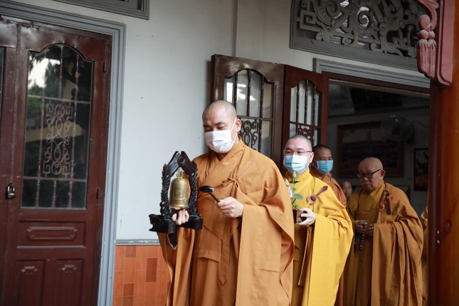 Ban Nghi lễ cung nghinh chư tôn giáo phẩm quang lâm Phật điện