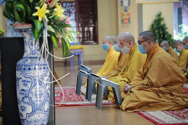 Chư Tăng trì tụng kinh