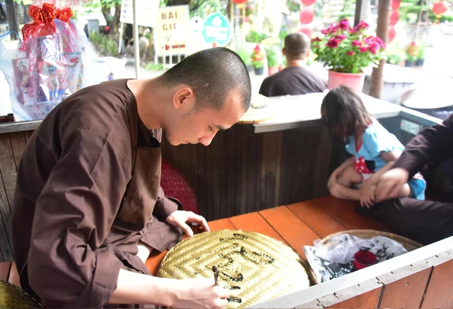 Những khoảnh khắc huynh đệ cùng làm nên mùa xuân