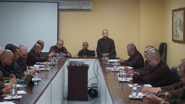 Thượng tọa Thích Quang Thạnh phát biểu tại buổi họp