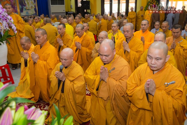 Đại diện môn đồ pháp quyến tác bạch cúng dường Đại diện môn đồ pháp quyến tác bạch cúng dường