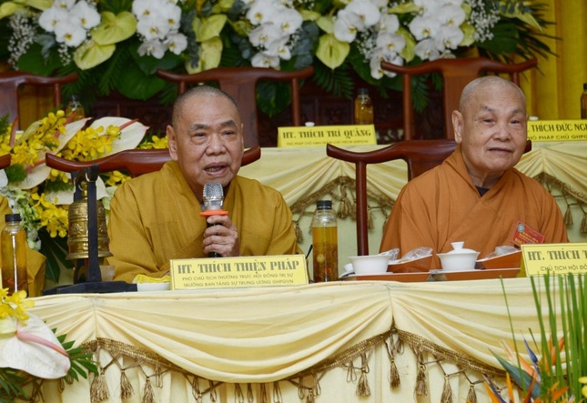Hòa thượng Thích Thiện Pháp điều hành phát biểu của đại biểu