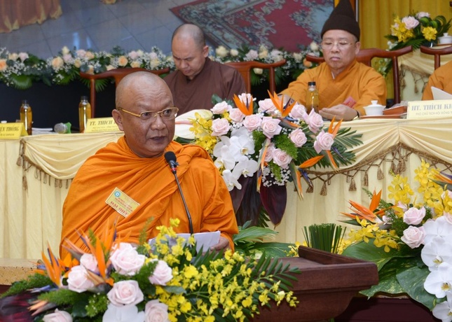 Thượng tọa Lý Huỳnh góp ý các nội dung chuẩn bị góp ý tu chỉnh Hiến chương để phù hợp với Luật Tín ngưỡng, Tôn giáo hiện hành