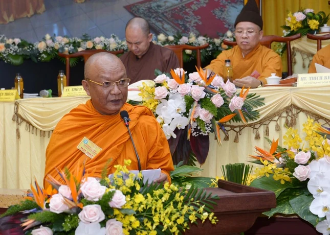 Thượng tọa Lý Huỳnh góp ý các nội dung chuẩn bị góp ý tu chỉnh Hiến chương để phù hợp với Luật Tín ngưỡng, Tôn giáo hiện hành