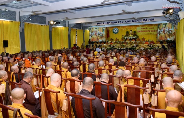 Quang cảnh hội nghị kỳ 5 - khóa VIII tại Văn phòng Trung ương Giáo hội phía Nam