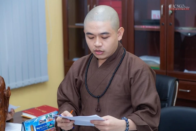 Đại đức Thích Hoằng Tâm báo cáo tài chánh của Ban Đại đức Thích Hoằng Tâm báo cáo tài chánh của Ban