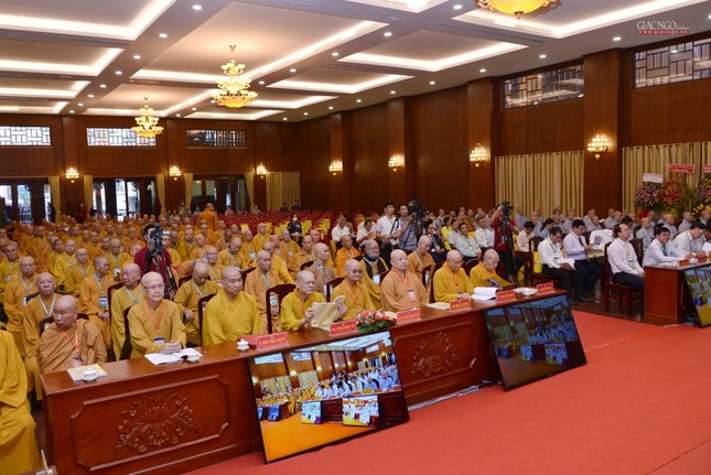 Chư tôn đức Tăng Ni, các quý khách tham dự hội nghị