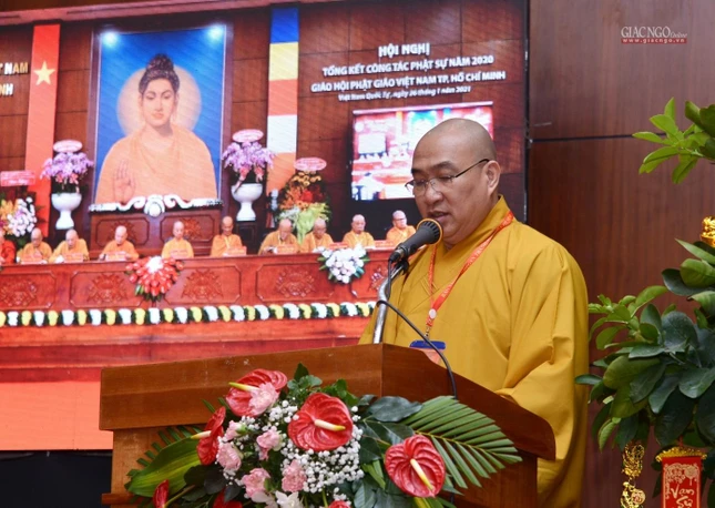 Thượng tọa Thích Phước Nguyên đọc Quyết định tuyên dương Công đức của Trung ương Giáo hội