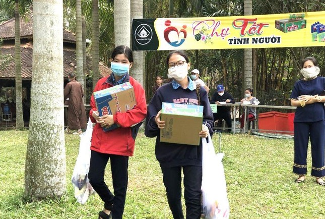 Người đi chợ bắt buộc phải đeo khẩu trang Người đi chợ bắt buộc phải đeo khẩu trang