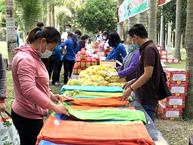 Các nhu yếu phẩm, vật dụng cần thiết phục vụ cho người nghèo Các nhu yếu phẩm, vật dụng cần thiết phục vụ cho người nghèo