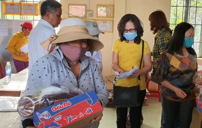 Trao quà Tết đến người khuyết tật huyện Cam Lâm ngày 30-1-2021