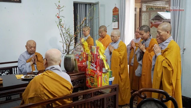 Chư Ni Ban Trị sự GHPGVN TP.HCM khánh tuế chư Ni trưởng