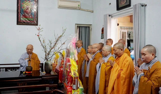 Chư Ni Phân ban Ni giới T.Ư khánh tuế, đảnh lễ Ni trưởng Trưởng Phân ban Ni giới T.Ư