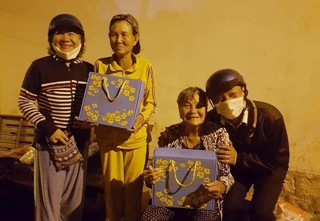 Trao quà Tết đến người có hoàn cảnh đặc biệt khó khăn