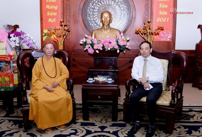 Ông Trần Lưu Quang tiếp Trưởng lão Hòa thượng tại trụ sở Thành ủy Ông Trần Lưu Quang tiếp Trưởng lão Hòa thượng tại trụ sở Thành ủy