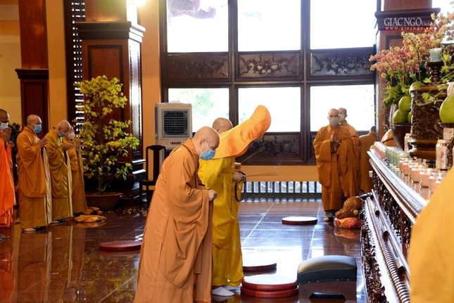 Chư vị giáo phẩm niêm hương đàn tràng Dược Sư Chư vị giáo phẩm niêm hương đàn tràng Dược Sư