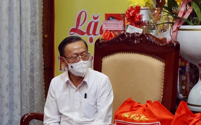 Dịp này, ông Trưởng ban Dân vận Thành ủy đề nghị lãnh đạo Giáo hội TP.HCM tăng cường các biện pháp phòng chống Covid-19 cho Tăng Ni, Phật tử