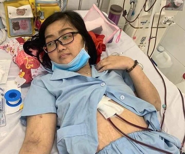 Em Chi lọc máu tại bệnh viện Em Chi lọc máu tại bệnh viện