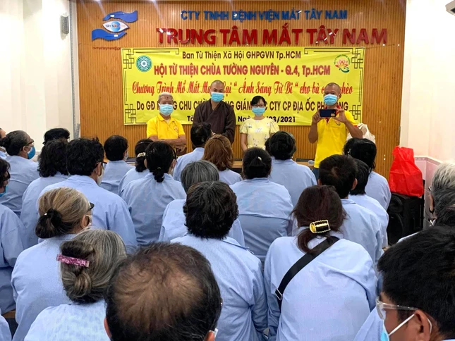 Hội Từ thiện Tường Nguyên tổ chức phẫu thuật mắt cho người nghèo - Ảnh: CTV