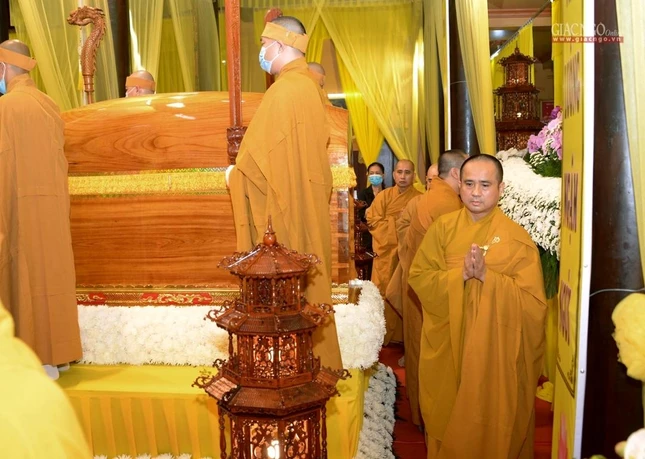 Hữu nhiễu kim quan tưởng niệm - Ảnh: Bảo Toàn