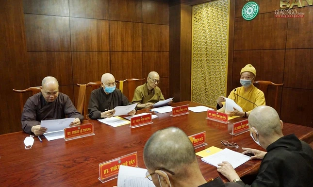 Chư tôn đức Ban Chỉ đạo thảo luận tại buổi họp Chư tôn đức Ban Chỉ đạo thảo luận tại buổi họp
