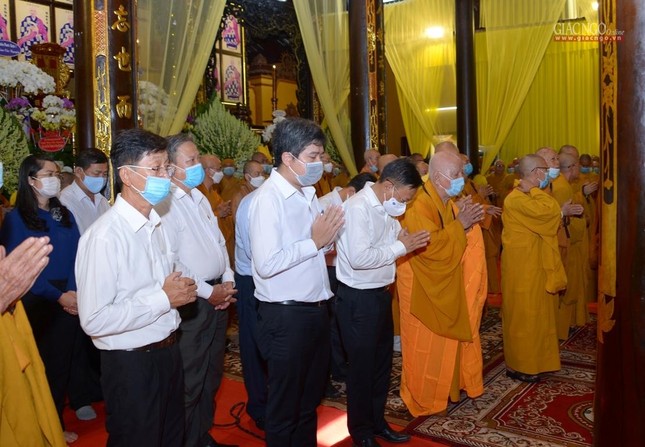 Đại diện chính quyền tưởng niệm