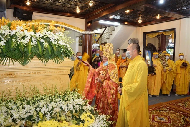 Lễ phất trần trước lúc di quan