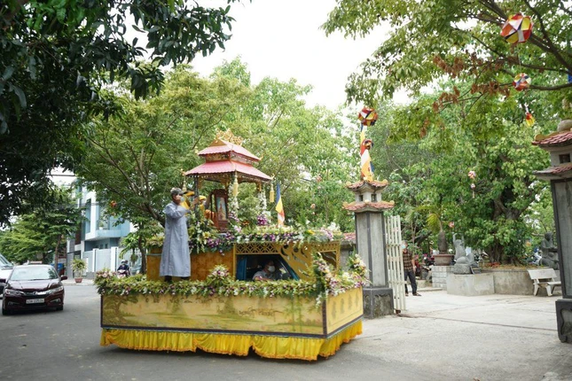 Củng thỉnh kim quan đến đài hỏa táng