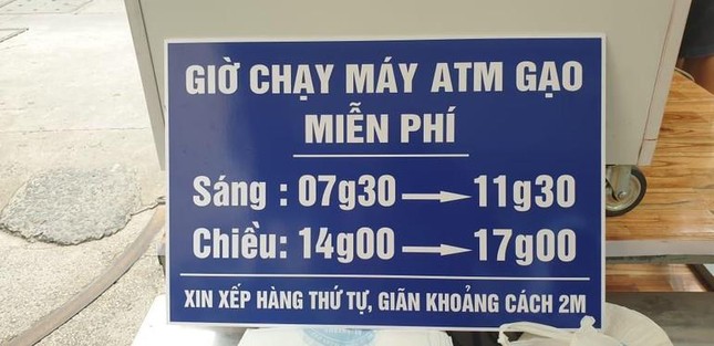 Giờ máy ATM gạo tại chùa Bửu Đà