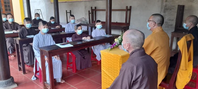 Các chú điệu được sự quan tâm của chư tôn đức giáo thọ tổ chức lớp gia giáo trong mùa an cư