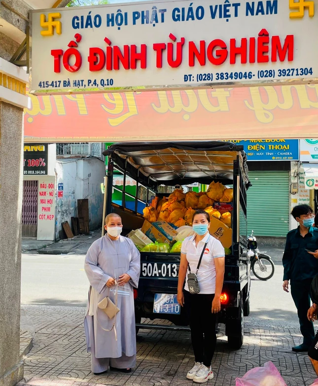 Chùa Từ Nghiêm vận chuyển hàng hóa đến điểm phong tỏa Chùa Từ Nghiêm vận chuyển hàng hóa đến điểm phong tỏa