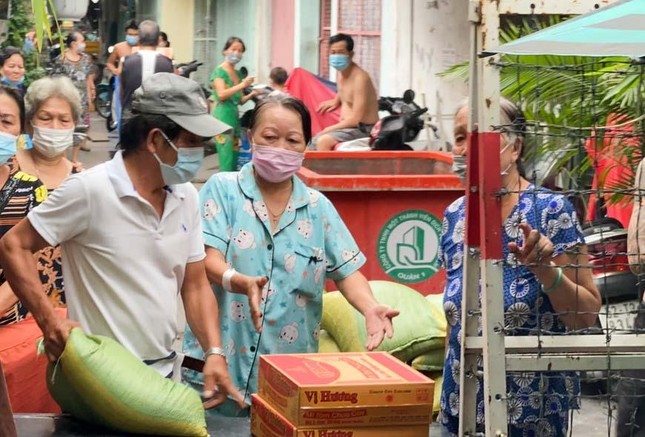 Nhiều gia đình được hỗ trợ kịp thời trong thời gian giãn cách Nhiều gia đình được hỗ trợ kịp thời trong thời gian giãn cách