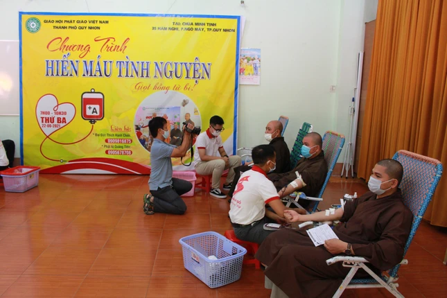 Chư Tăng tham gia hiến máu cứu người Chư Tăng tham gia hiến máu cứu người