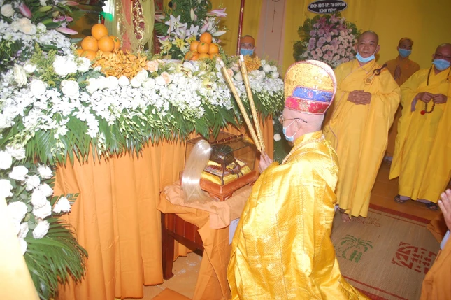 Cầu nguyện trong lễ di quan