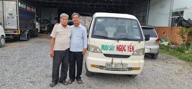 Chiếc ô-tô tải nhẹ được trao tặng đến tổ từ thiện