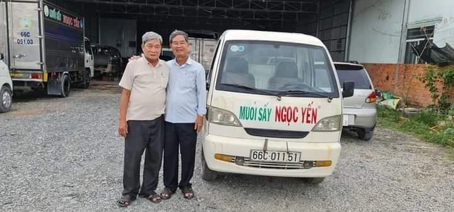 Chiếc ô-tô tải nhẹ được trao tặng đến tổ từ thiện