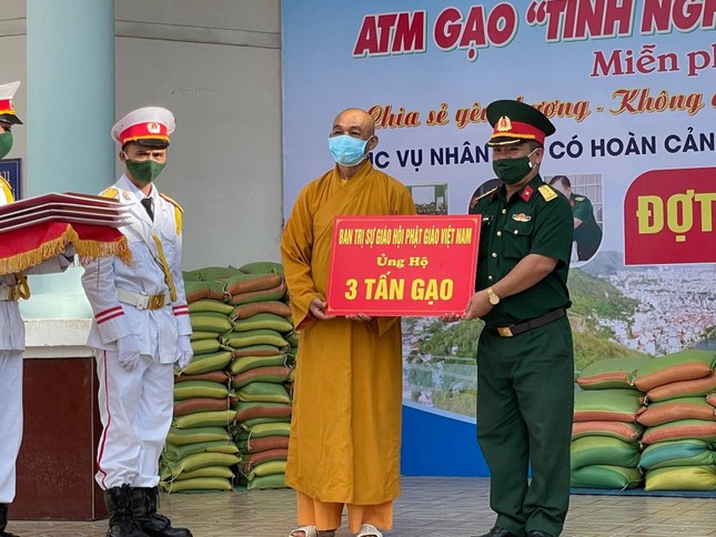 Ban Trị sự TP.Vũng Tàu ủng hộ 3 tấn gạo đến chương trình