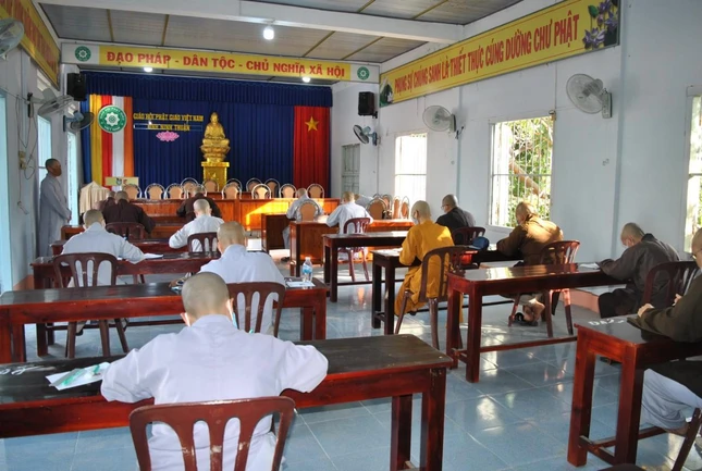 Tăng Ni sinh khóa VIII thi tốt nghiệp Tăng Ni sinh khóa VIII thi tốt nghiệp