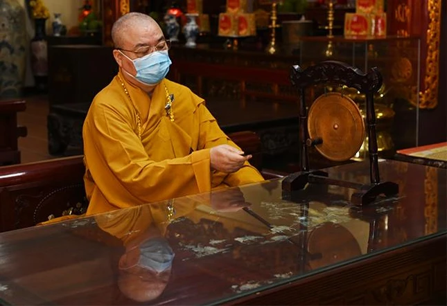 Hòa thượng Thích Thanh Nhiễu khai chung bảng