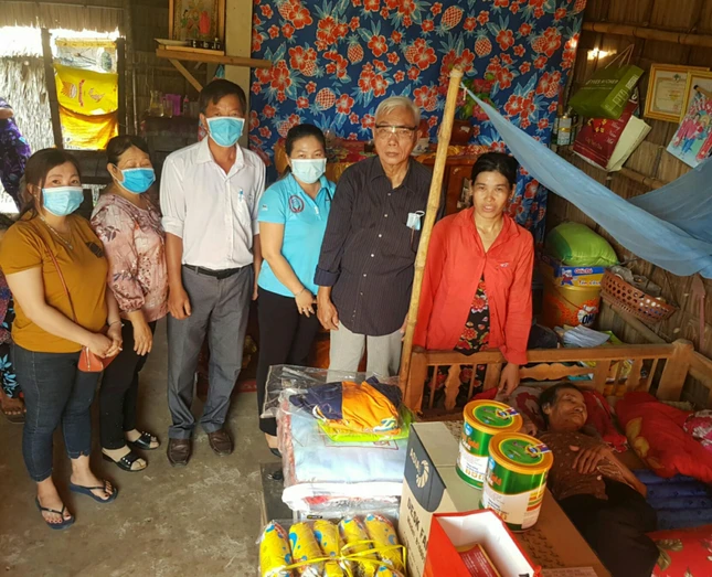 Thăm, hỗ trợ chi phí điều trị đến chị Tuyết