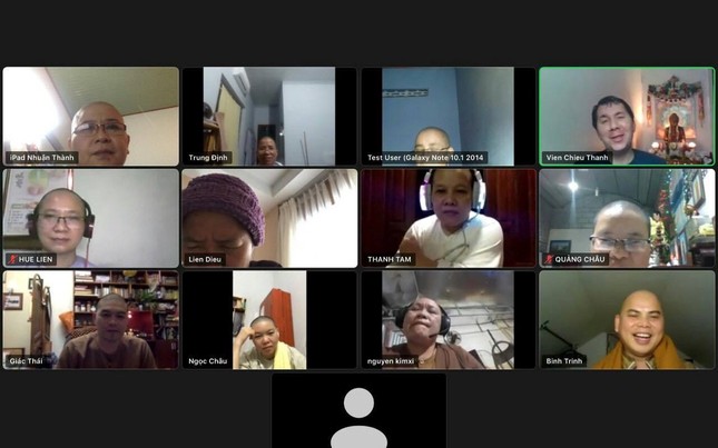 Giáo viên người Mỹ - Peter, pháp danh Thánh Viên Chiếu phụ trách tiết học Giáo viên người Mỹ - Peter, pháp danh Thánh Viên Chiếu phụ trách tiết học