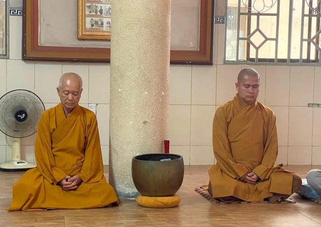 Chư Tăng thực hành thiền tại chùa Thiên Trì Chư Tăng thực hành thiền tại chùa Thiên Trì
