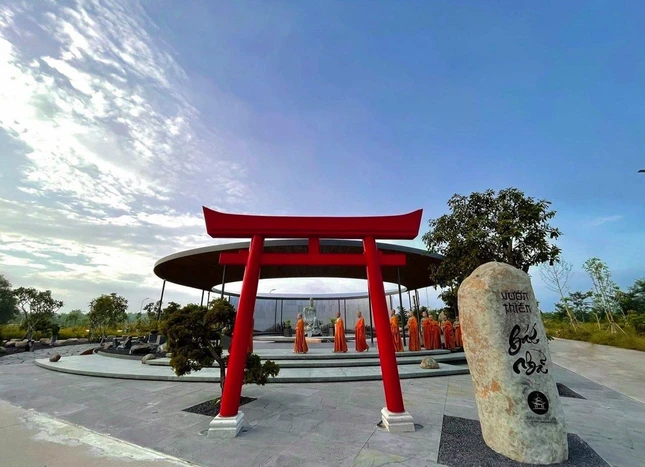 Các Phật tử các nơi cùng tham gia khóa thiền online do thiền viện tổ chức - Ảnh: QÂTV