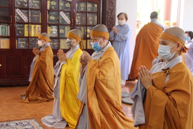 Thành kính niêm hương tưởng niệm