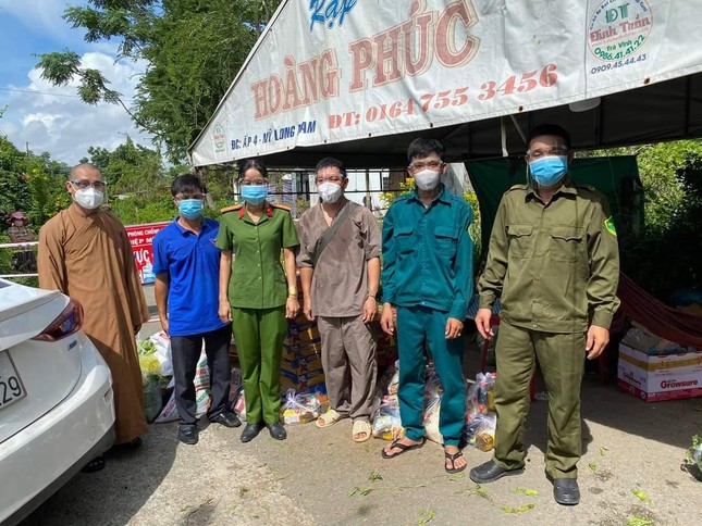 Chùa Phước An hỗ trợ thêm cho lực lượng chiến sĩ tham gia phòng, chống dịch khu vực cách ly