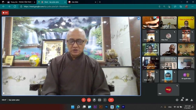 Hòa thượng Thích Huệ Thông đọc dự thảo báo cáo tại hội nghị trực tuyến - Ảnh: BTC