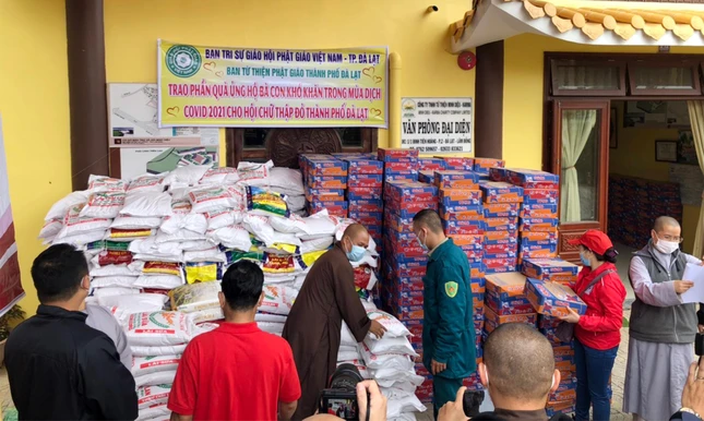 Ban Trị sự, Ban Từ thiện - xã hội Phật giáo TP.Đà Lạt hỗ trợ người dân gặp khó khăn