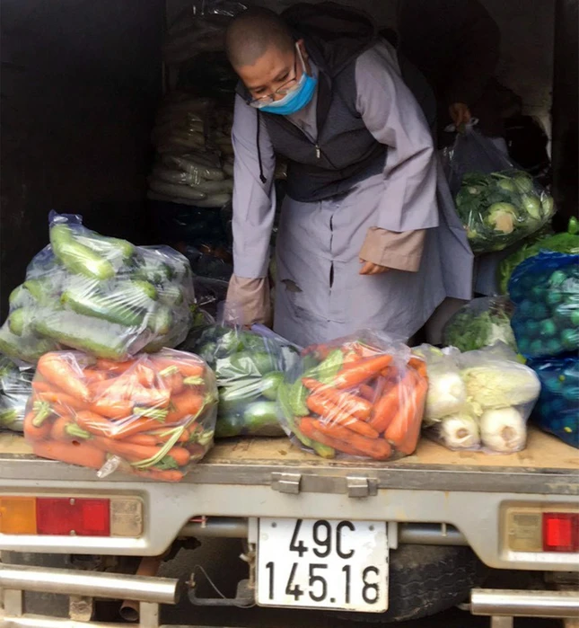 Rau xanh Đà Lạt được lựa chọn để đóng gói chất gọn lên xe ô tô chở đi