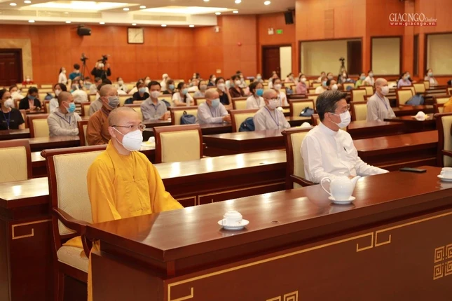 Thượng tọa Thích Nhật Từ, đại diện điều phối tình nguyện viên